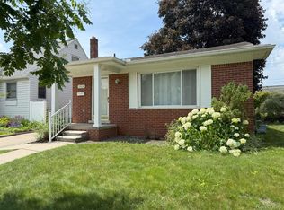 2824 Queen St, Dearborn, MI 48124