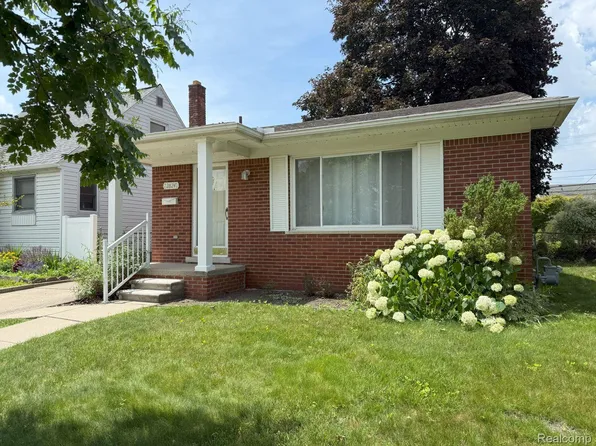 2824 Queen St, Dearborn, MI 48124