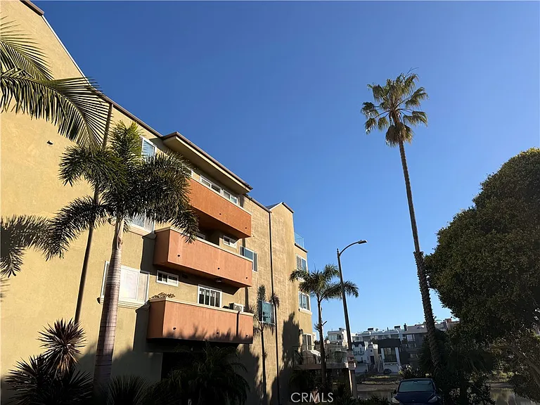 6400 Pacific Ave #311 — Photo 17