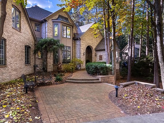 4th image of 1785 Yosemite Dr