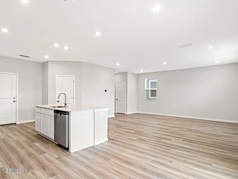 14710 Cashew Ave — Photo 6