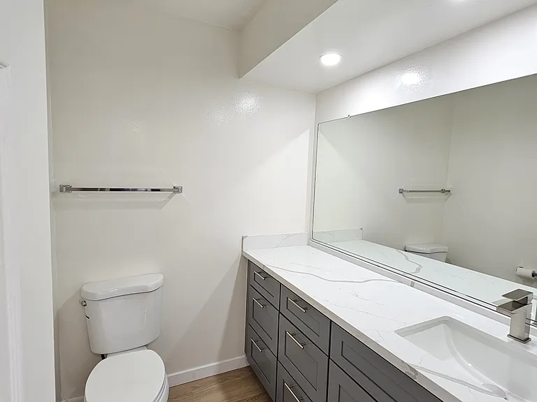 2055 Aldengate Way #4 — Photo 8