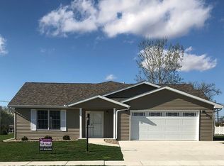 20 Liberty Ln, Clinton, IL 61727