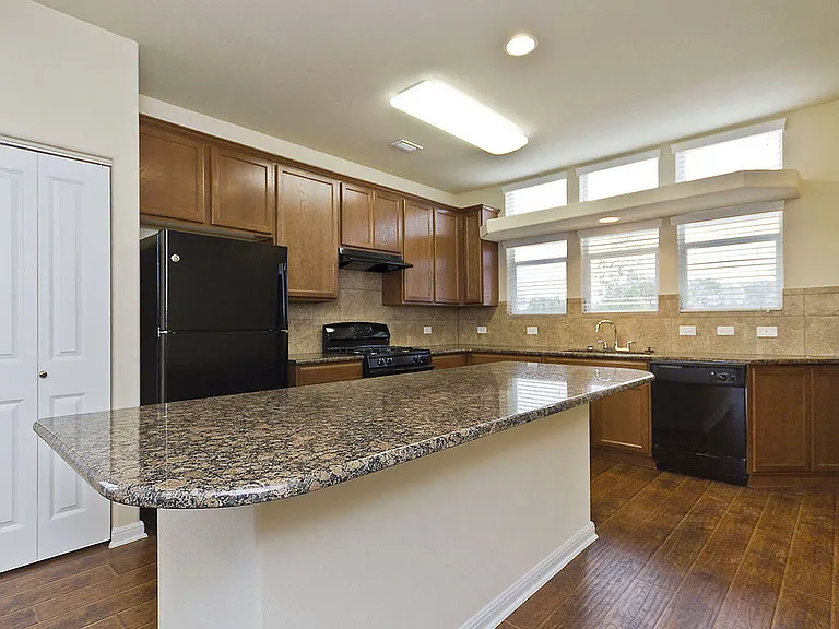 335 Rachel St — Photo 12
