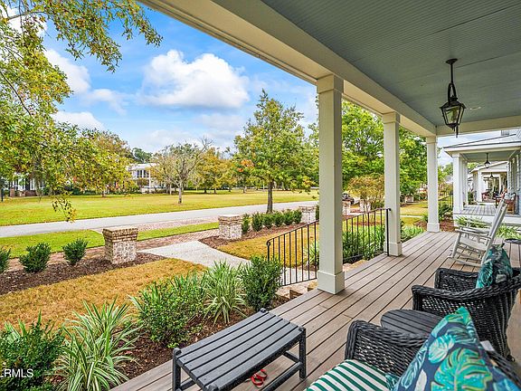 4th image of 208 Coosaw Point Boulevard