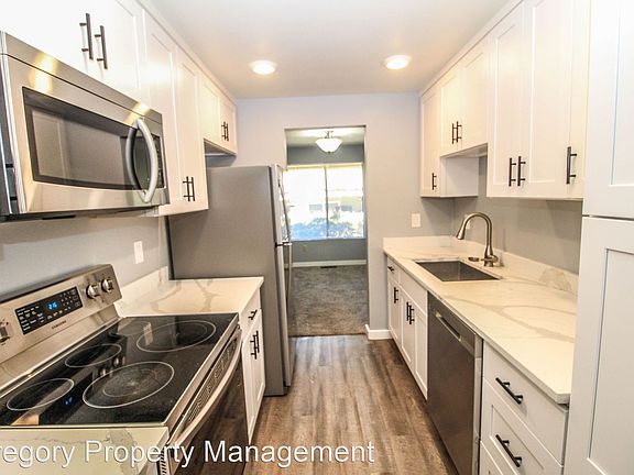 2nd image of 9809 NE 124th St #307