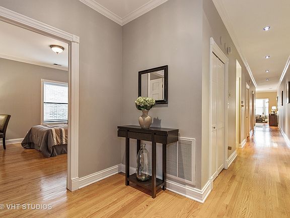 2nd image of 928 W Agatite Ave #3W