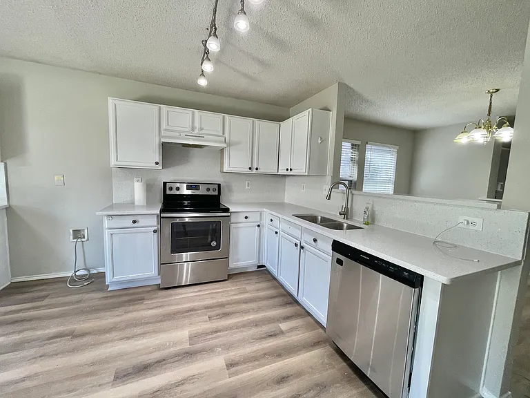 2321 Avalon Creek Way — Photo 4