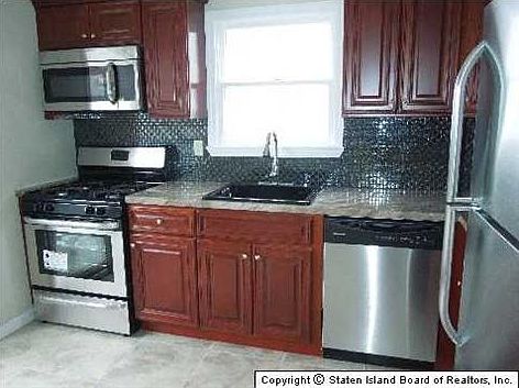 4th image of 153 Ontario Ave