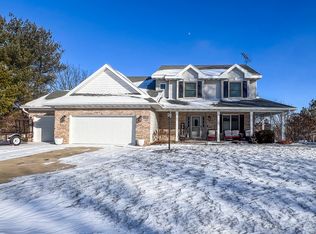 9913 Wolf Hill Rd, Bloomington, IL 61705