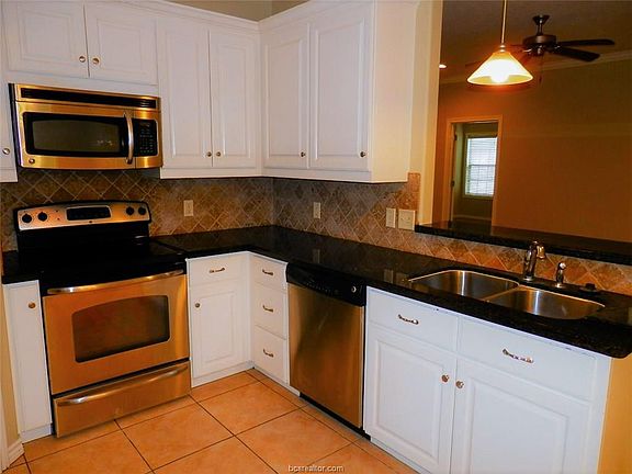 3rd image of 995 Skrivanek Dr