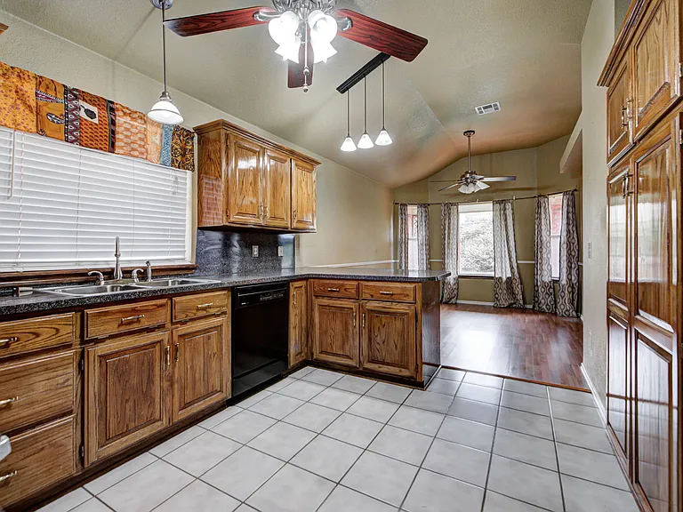 2912 Edinburg Dr — Photo 19