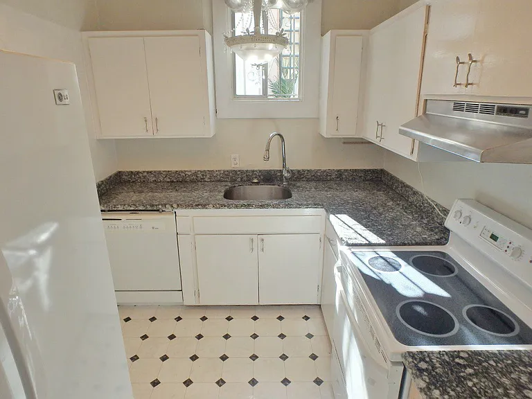 1809 Broadway #3 — Photo 4