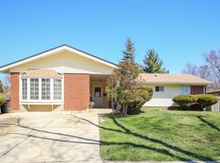 825 Bonita Ave, Elk Grove Village, IL 60007