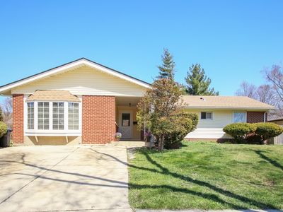 825 Bonita Ave, Elk Grove Village, IL, 60007