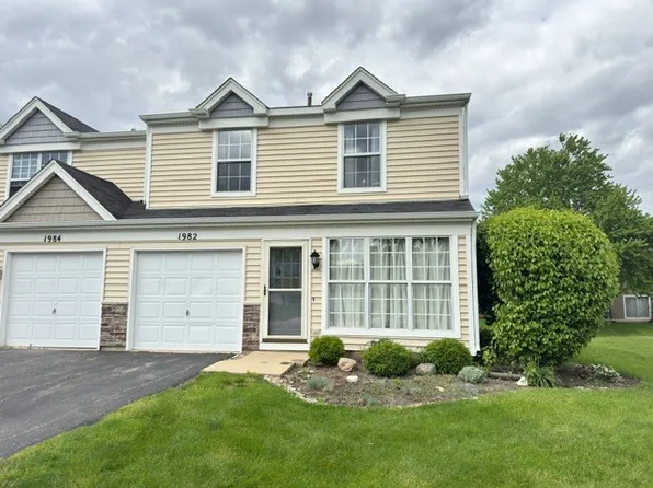 1982 College Green Dr, Elgin, IL 60123