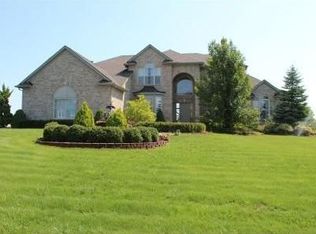 8867 Sydney Dr, Saline, MI