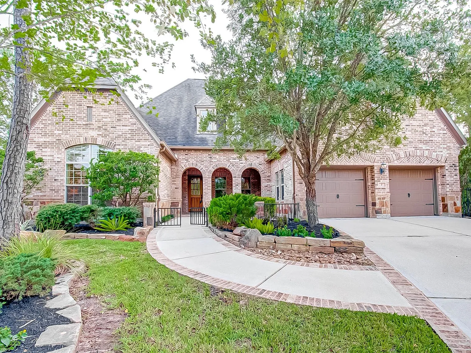 4 bed, 5.0 bath, 4166 sqft, $5,200 — Photo 1