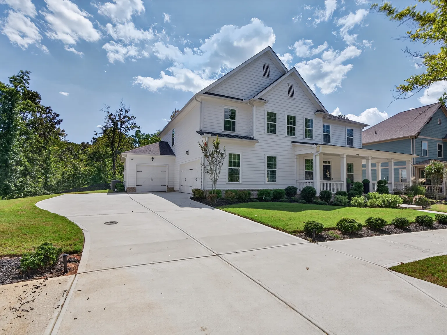 5 bed, 4.5 bath, 3610 sqft, $3,800 — Photo 2