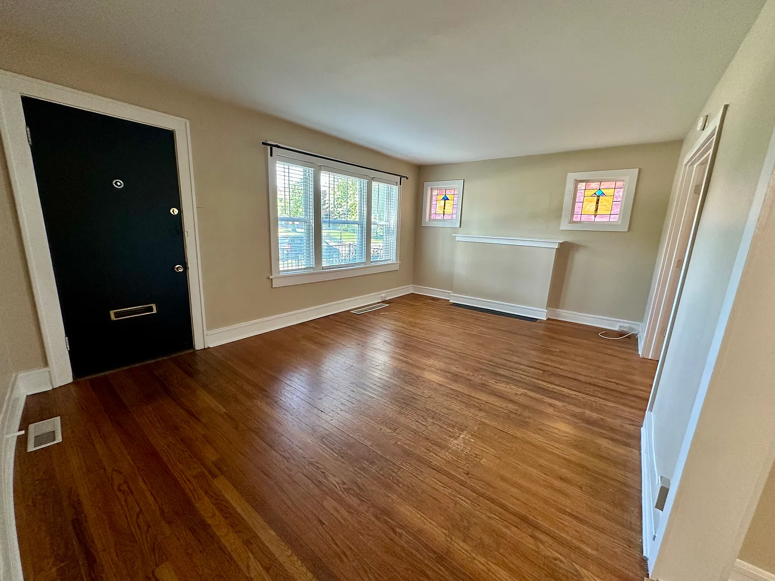 3 bed, 1008 sqft, $1,600 — Photo 3