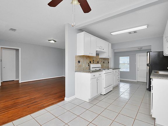 5th image of 1707 Nina Lee Ln
