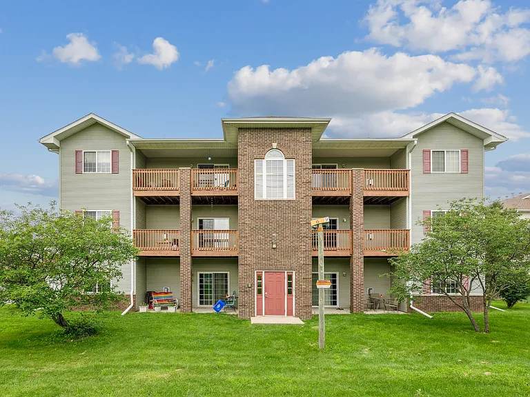 80 Circle Dr #5 — Photo 24