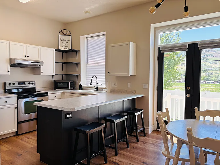 302 E Yellow Feather Dr — Photo 5