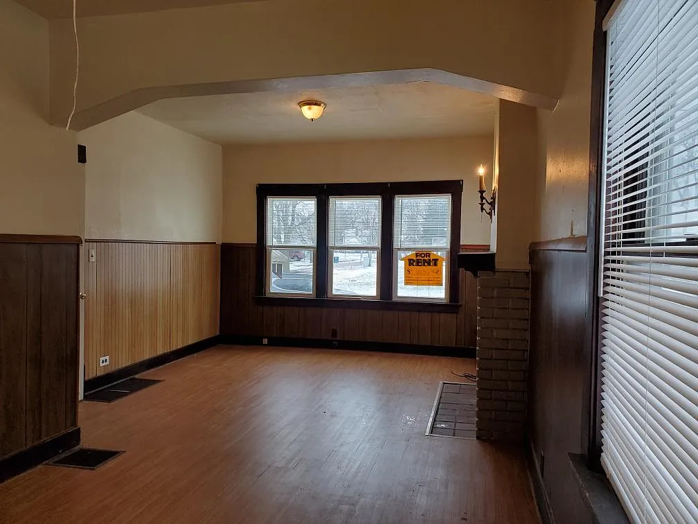 Building Photo - 587 Woodville Rd
