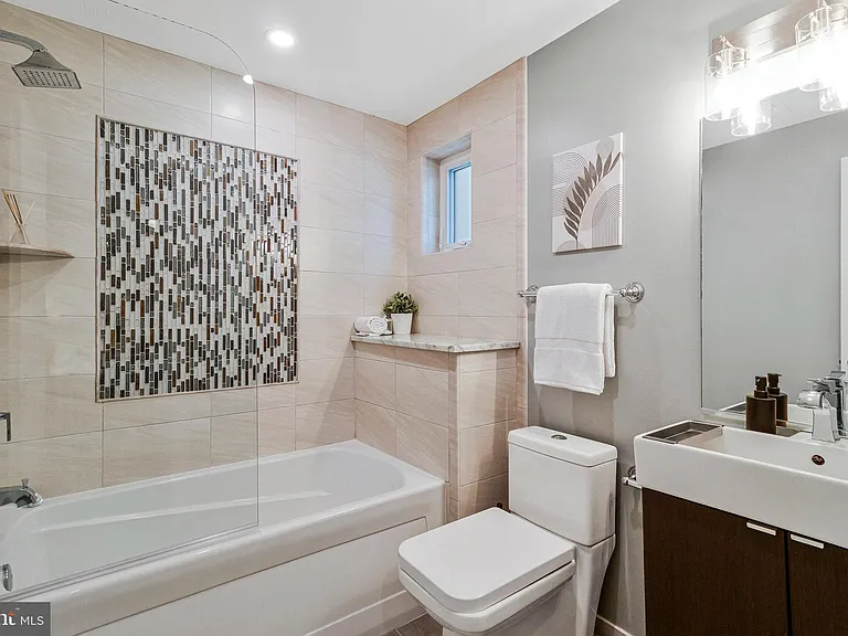 756 Park Rd NW #2 — Photo 12