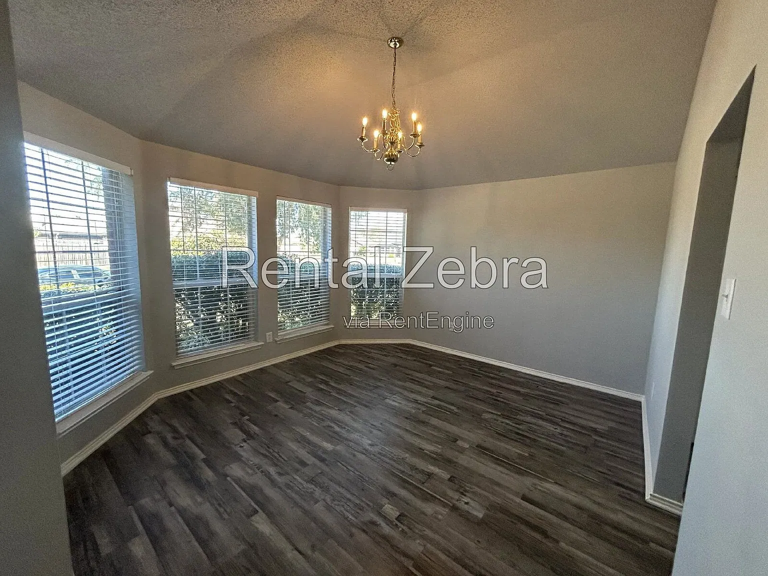 3 bed, 2.0 bath, 1616 sqft, $1,985 — Photo 2