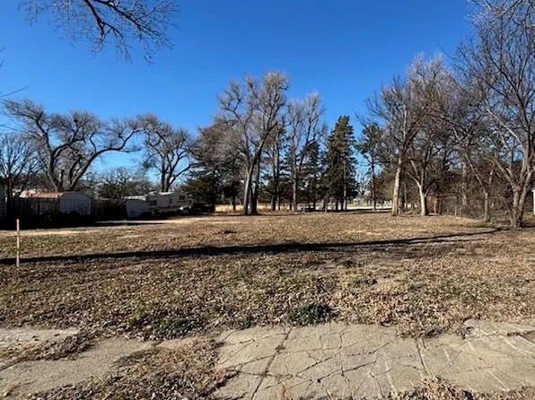 112 S State St, Larned, KS 67550