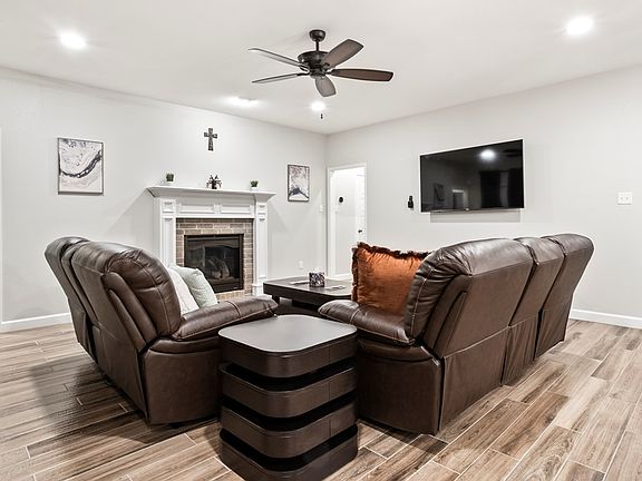 4th image of 4410 Navasota Dr
