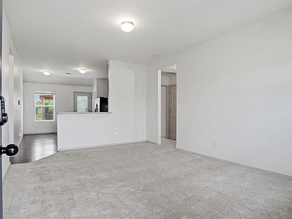 3rd image of 1404 Sandstone Dr