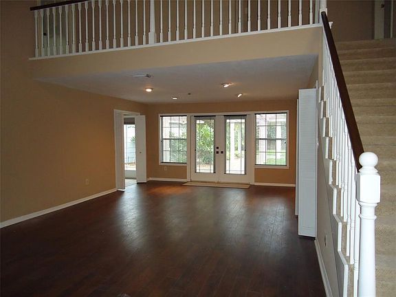 3rd image of 822 Forest Lake Dr