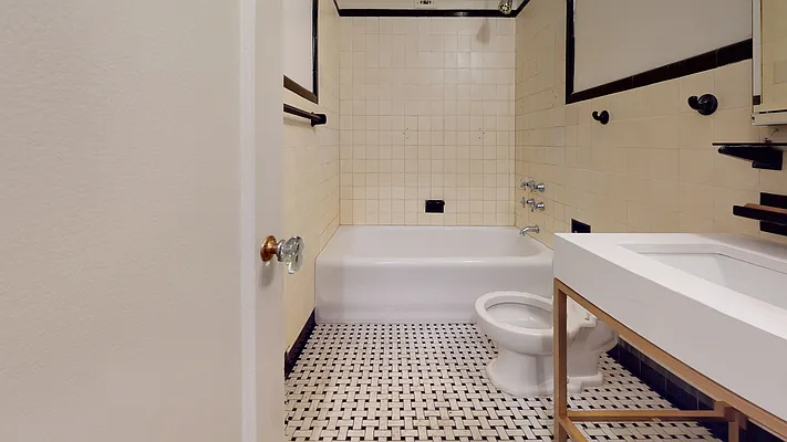 Rented by Bond New York | media 10