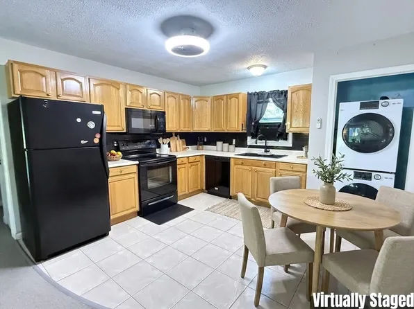 93 Center Depot Rd APT 53, Charlton, MA 01507
