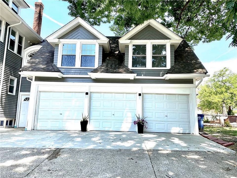 1st image of 13855 Clifton Blvd #3