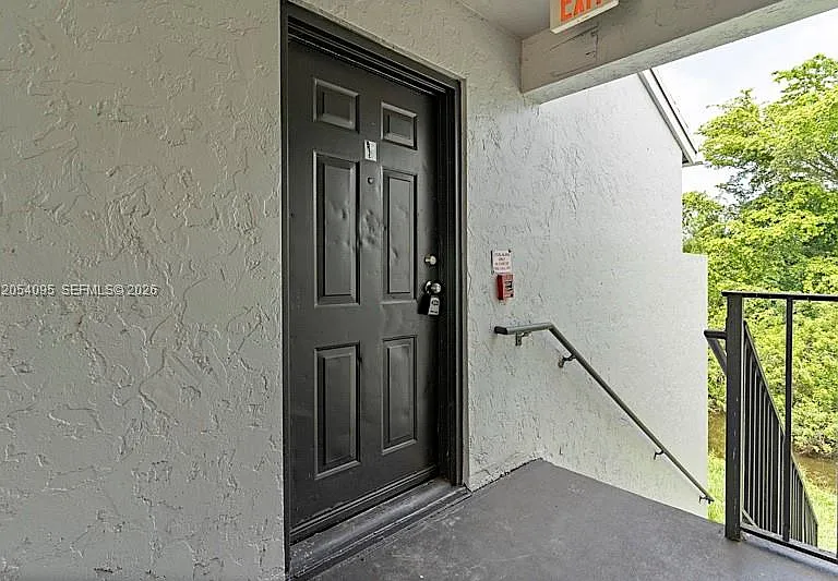 1201 Lake Victoria Dr #V — Photo 2