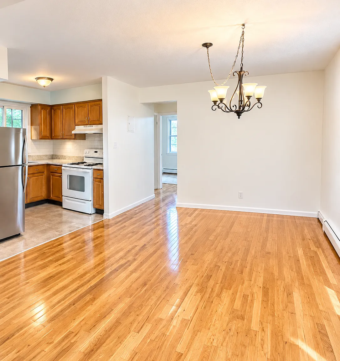 3 bed, 1012 sqft, $3,600 — Photo 2