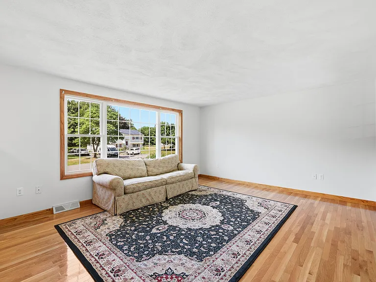 121 Rolling Ridge Ln — Photo 11