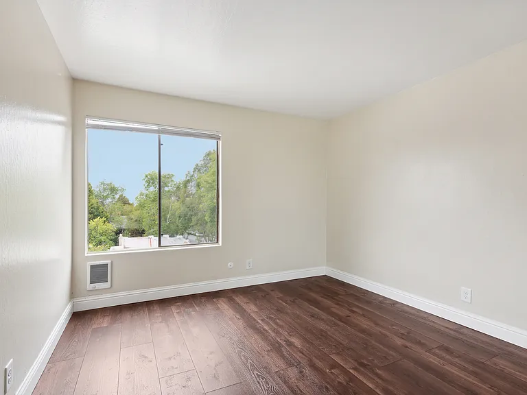1910 Berryman Street — Photo 13