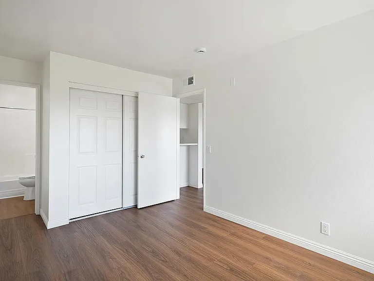 Azusa Gardens Apartments — Photo 13