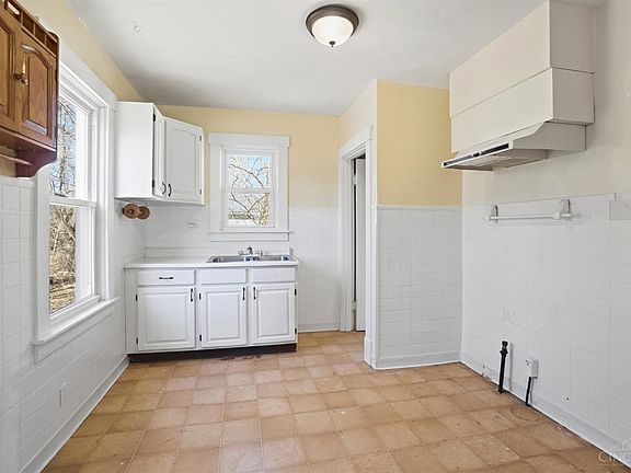 5th image of 1319 Schirmer Ave