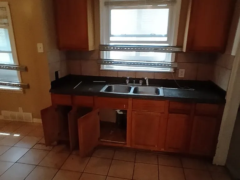 15421 Stout St — Photo 13