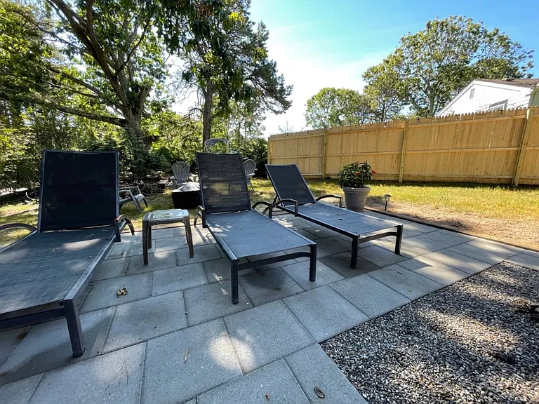 332 Canoe Place Rd — Photo 10