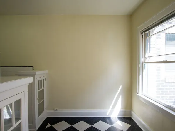 1904 NE Couch St APT 107, Portland, OR 97232