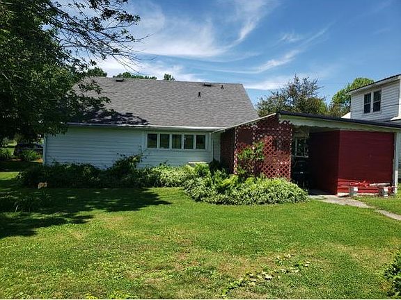 4th image of 217 E Millpond St