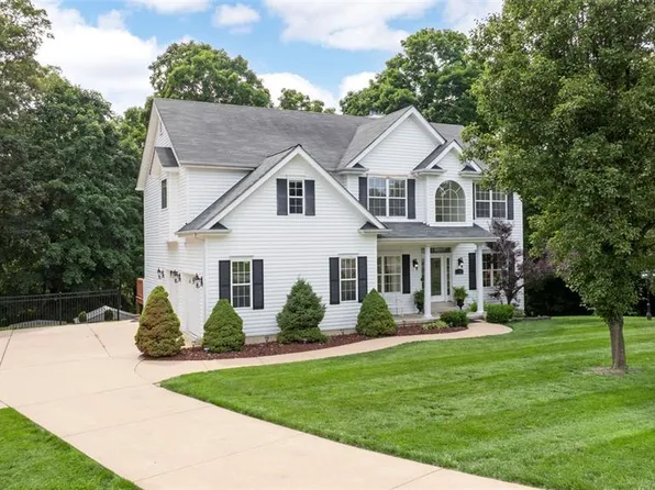 5 Hickory Glen Ct, Lake Saint Louis, MO 63367