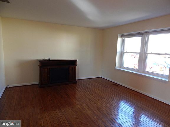3rd image of 18000 Wagonwheel Ct