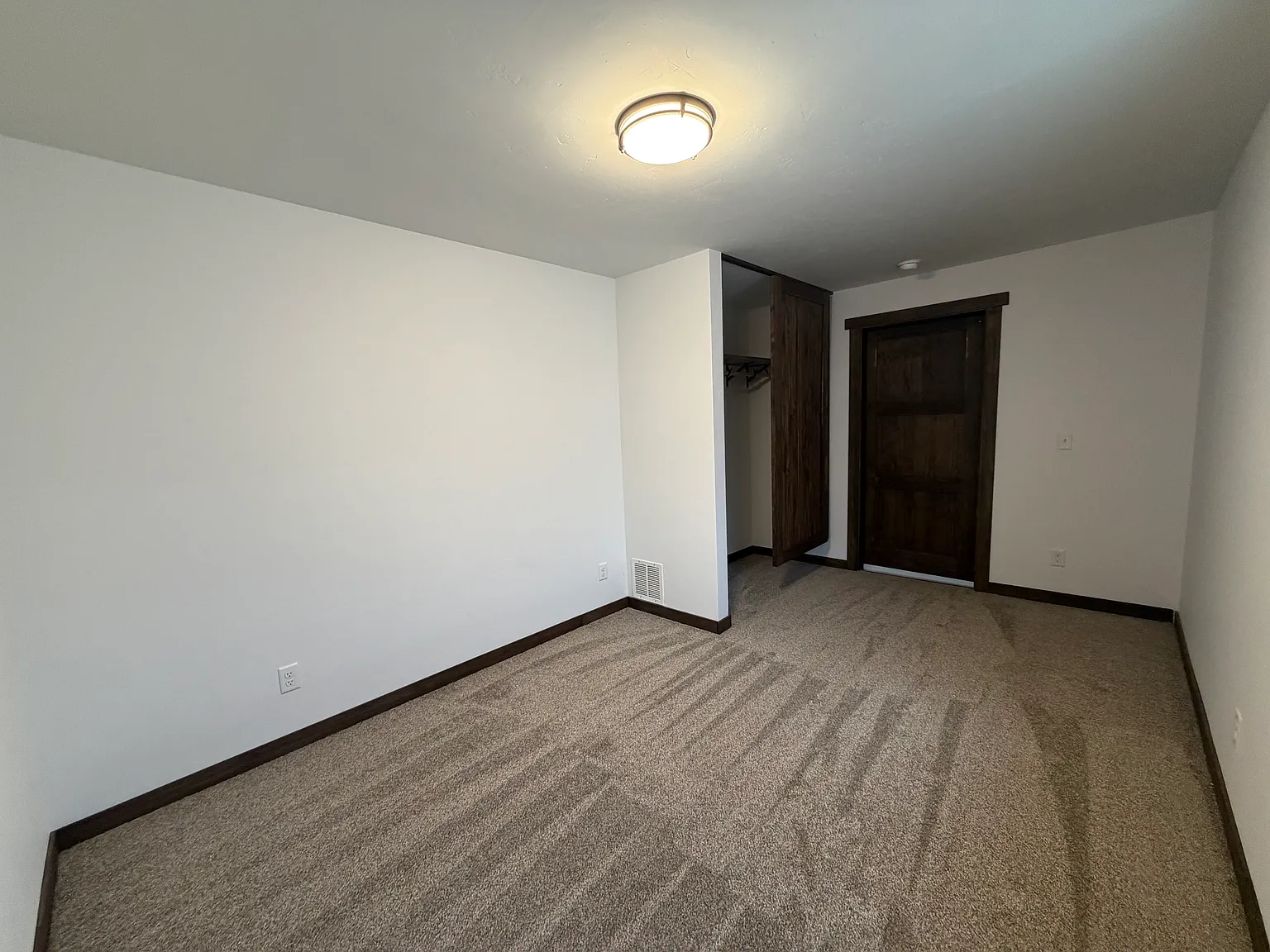 1 bed, 1920 sqft, $1,650 — Photo 4